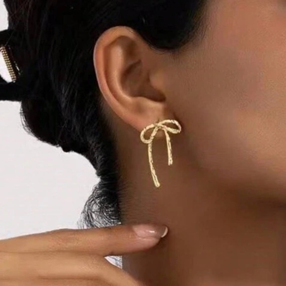 Anthropologie Jewelry - gold Bow coquette earrings